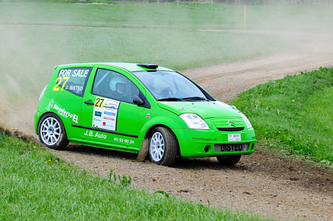 Jesper Bisted og Arne Pagh på vej mod klassesejren i et dansk rally i maj. Nu gælder det løb i Frankrig og Tyskland.